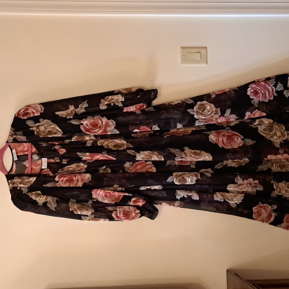 Beautiful Lucie  Ann full sweep long black and rose peignoir set large